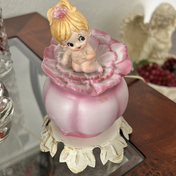 Vintage Aladdin Giftware Baby On Flower Nightlite - Picture 2 of 5